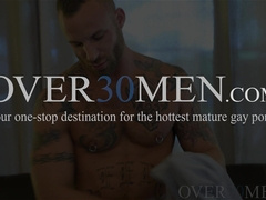 Beefy Derek Parker relaxing on the couch while solo masturbating