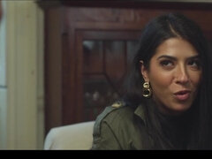 舐める尻, デカパイ, 黒人, ブロンド, ブーツ, チン, 異人種間, ショートヘア