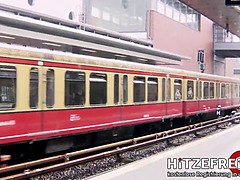 Allemand, Mamelons, Nue, De plein air, Piercing, Public, Tatouage, Train