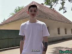 Amateur, Sucer une bite, Européenne, Homosexuelle, Branlette thaïlandaise, De plein air, Pov, Réalité