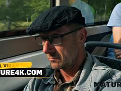 Grote lul, Pijpbeurt, Bruinharig, Likken, Rijpe lesbienne, Moeder die ik wil neuken, Openbaar, Geschoren