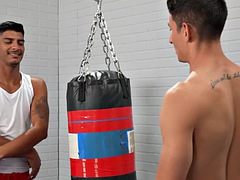 Anal, Lécher le cul, Tir de sperme, Pénétrer avec le poing, Homosexuelle, Gym, Hard, Tatouage