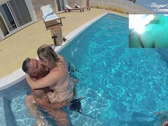 Blondine, Hundestellung, Aufs gesicht abspritzen, Hd, Im freien, Pool, Rasiert, Unter wasser