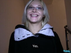 18 ans, Gros cul, Grosse bite, Blonde, Argent, Seins naturels, Rasée, Nénés