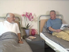 Leie, Blasen, Grossvater, Hd, Lecken, Krankenschwester, Muschi, Flotter dreier