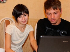 Pijpbeurt, Bruinharig, Dubbele penetratie, Hardcore, Masturbatie, Russisch, Tiener, Trio