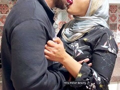 Beso negro, Tía, Club, Penetracion con dedos, Indio, Besar, Mamá, Coño