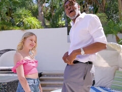 18 años, Verga grande, Rubia, Corridas, Sexo duro, Interracial, Al aire libre, Adolescente