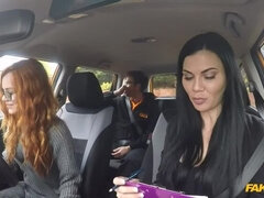 Lécher le cul, Sucer une bite, Voiture, En levrette, Bâillonner, Branlette thaïlandaise, Masturbation, Pov