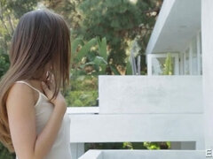 Sucer une bite, Brunette brune, Couple, Tir de sperme, Érotique, Doigter, Lingerie, Adolescente