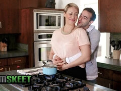 Stellung 69, Schlafzimmer, Blondine, Blasen, Geile alte tussi, Hd, Milf, Titten