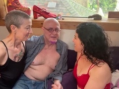 Hd, Lecken, Milf, Nackt, Orgasmus, Weibliche ejakulation, Ablutschen, Flotter dreier