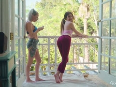 Tetas grandes, Morena, Penetracion con dedos, Lamidas, Madres para coger, Tetas naturales, Tatuaje, Tetas