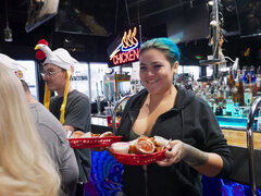 Блондинки, Минет, На публике