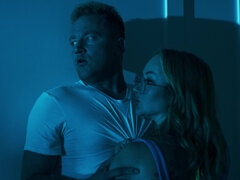 お尻, フェラチオ, 顔射, 手コキする, オージー, ピアス, プール, タトゥー