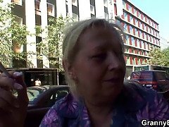 Gros seins, Sucer une bite, Femme couguar, Gorge profonde, Mature, Mère que j'aimerais baiser, Maman, Belle mère