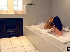 Brunette brune, En levrette, Chatte, Chevaucher, Maigrichonne, Serré, Voyeur, Mouillée