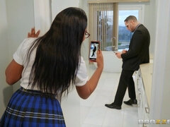 Bad, Blasen, Braunhaarige, Spermaladung, Kehlenfick, Schulmädchen, Dusche, Flotter dreier