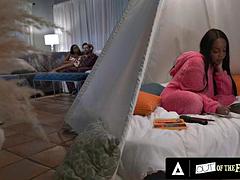 Grosse titten, Schwarz, Geschnappt, Betrug, Schwarz, Masturbation, Realität, Jungendliche (18+)