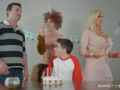 Blond, Brits, Sperma shot, Lul, Hondjeshouding, Vingeren, Kokhalzen, Hakken