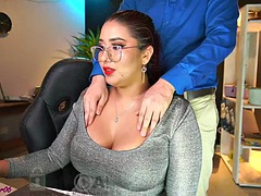 Tetas grandes, Mamada, Morena, Pareja, Latina, Pelirrojo, Secretaria, Tetas