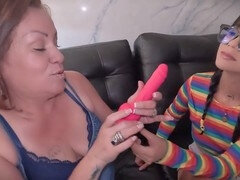 18 ans, Embrassement, Fille latino, Lesbienne, Mature, Belle mère