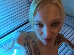 Blasen, Besamung, Deutsch, Milf, Öffentlich, Dürr, Solarium, Tätowierung