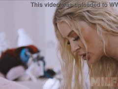 Gros seins, Blonde, Sucer une bite, Mignonne, En levrette, Rasée, Belle mère, Nénés