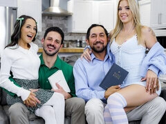 18 jahre, Grosser arsch, Grosser schwanz, Blasen, Hundestellung, Flotter vierer, Natürlichen titten, Titten