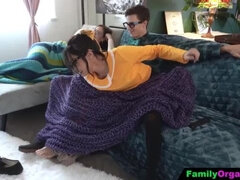 Dochter, Hondjeshouding, Brillen, Natuurlijke tieten, Zusters, Stiefmoeder, Tiener, Onder de rok