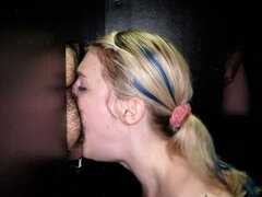 Enthousiasteling, Blond, Pijpbeurt, Sperma shot, Groepseks, Muurgat, Handbeurt, Interraciaal