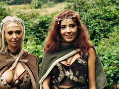 Anal, Rubia, Botas, Estilo perrito, Penetracion con dedos, Tacones, Al aire libre, Bragas