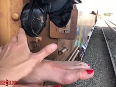 デカチン, 足, フェティッシュ, 足フェチ, ヒール, イタリア人, キス, 公共