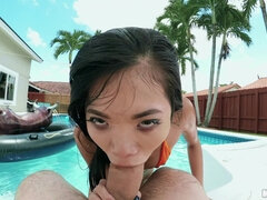Asiático, Verga grande, Mamada, Morena, Al aire libre, Piscina, Pov, Adolescente