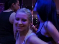 Blonde, Brunette brune, Doigter, Groupe, Embrassement, Lesbienne, Seins naturels, Chatte