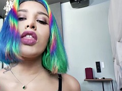 GIRLSRIMMING - wet and sloppy with Roxys lips