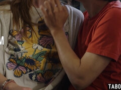 18 jahre, Braunhaarige, Paar, Schwanz, Hardcore, Natürlichen titten, Jungendliche (18+), Flotter dreier