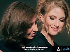 Брюнетки, Собачьи, Хд, Лесбиянка, Лизание, Жесткий секс, Резина, Страпон