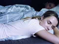 Rubia, Mamada, Hija, Estilo perrito, Penetracion con dedos, Lamidas, Adolescente, Tetas