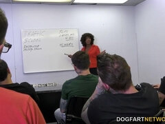 Viele männer bespritzen eine frau, Kehlenfick, Schwanz, Schwarz, Aufs gesicht abspritzen, Würgen, Gruppensex, Gruppe