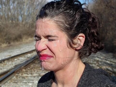 Leie, Braunhaarige, Viele männer bespritzen eine frau, Aufs gesicht abspritzen, Milf, Mutti, Im freien, Stiefmutter