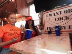 アジア人, デカチン, フェラチオ, イマラチオ, 開帳, ハードコア, 異人種間, 生徒