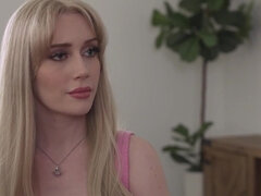 18 jahre, Blondine, Fetisch, Frau frau mann, Hotel, Masturbation, Schlucken, Jungendliche (18+)