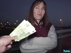 18 jaar, Grote lul, Pijpbeurt, Hondjeshouding, Geld, Gezichtspunt, Tiener, Tieten likken