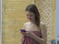 18 ans, Nana, En levrette, Embrassement, Masturbation, Seins naturels, Rasée, Nénés