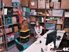 Nana, Grosse bite, Sucer une bite, Brunette brune, Attrapée, Bureau, Nénés