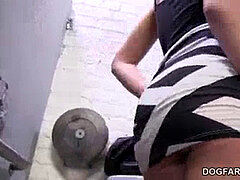 のぞき穴, トイレ