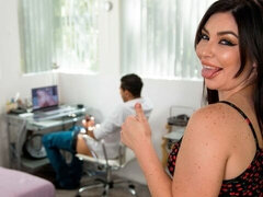 Anal, Sucer une bite, Brunette brune, Mignonne, Hard, Interracial, Adolescente