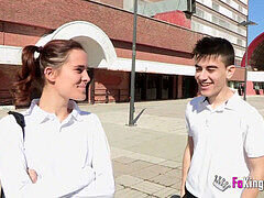 18 jaar, Enthousiasteling, Sperma shot, Europees, Realiteit, Mager, Tiener, Trio