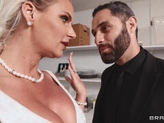 Gros cul, Grosse bite, Blonde, Sucer une bite, Mariée, Double pénétration, Mère que j'aimerais baiser, Cheveux courts